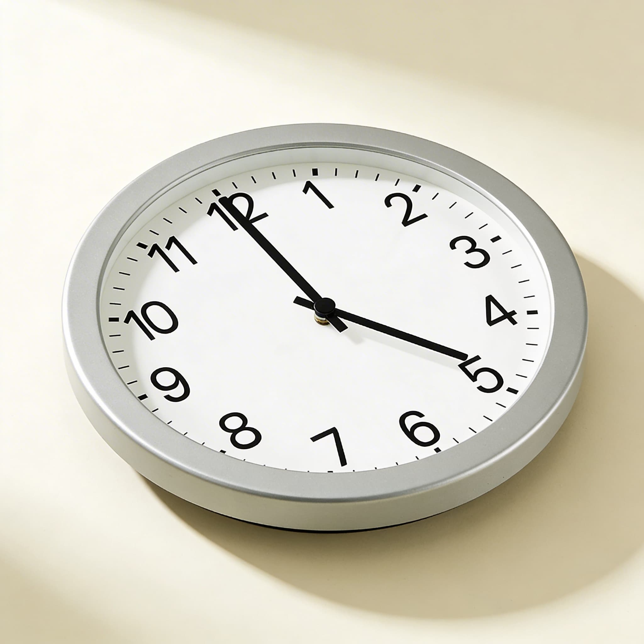 Kolik je hodin? — karty s aktivitami na hodiny — Boční pohled