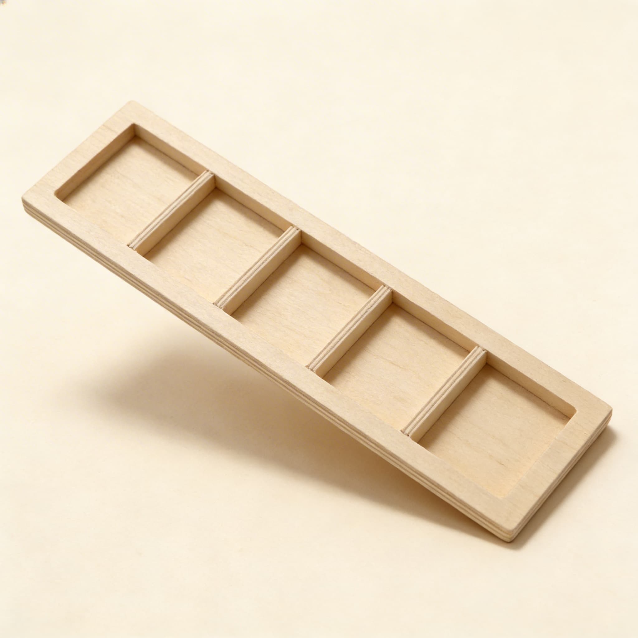 Großer Schlitzkartenbehälter