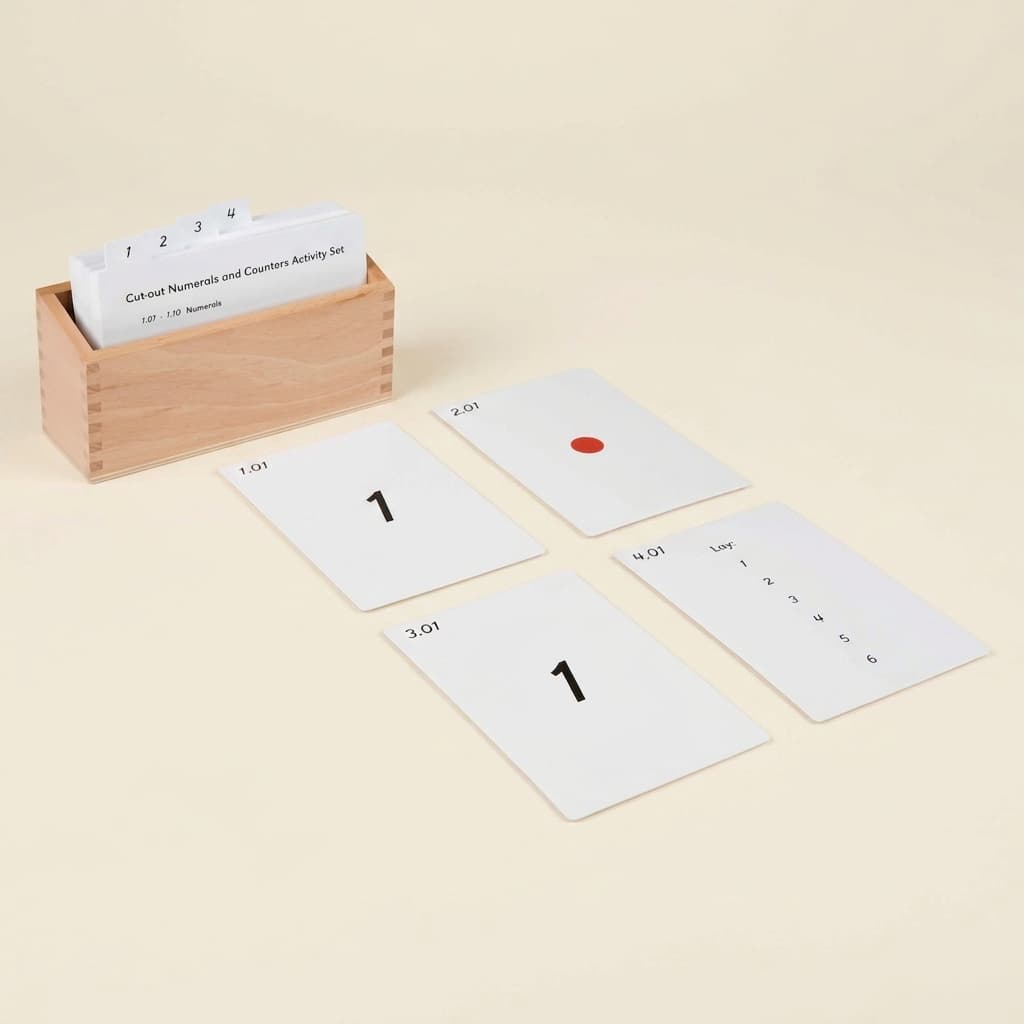 Aktivitätsset mit ausgeschnittenen Ziffern und Zählern - Montessori Material | Faborino