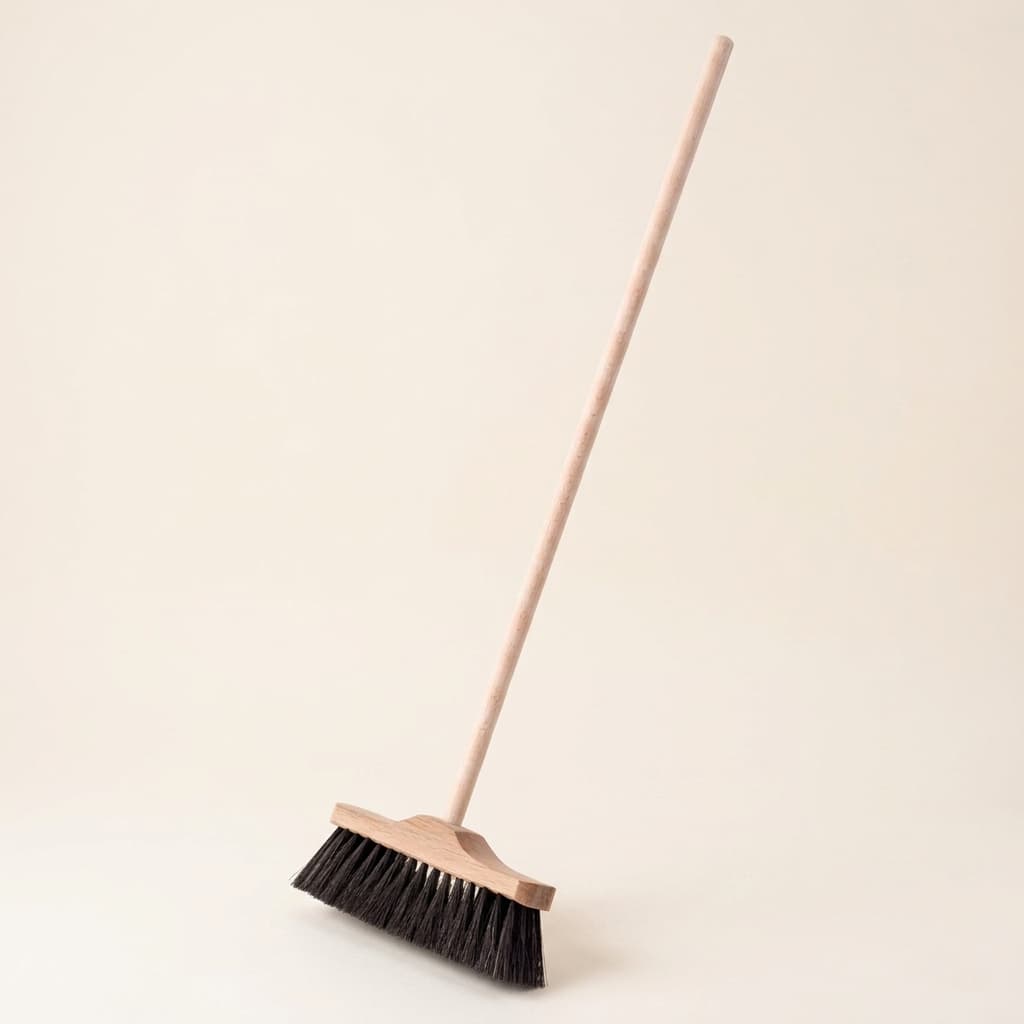 Zimmerbesen: Weich Schwarz (49 cm) - Montessori Material | Faborino