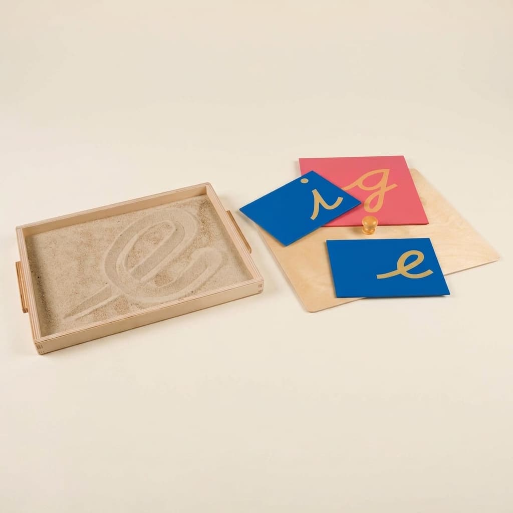 Tablett zum Nachfahren von Sandpapierbuchstaben - Montessori Material | Faborino