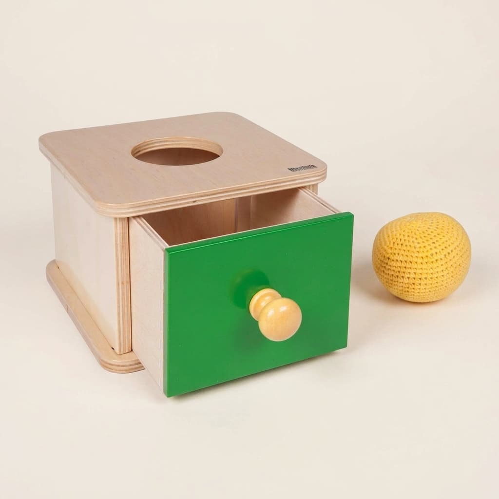 Imbucare-Box: weicher Strickball für sanfte Objektpermanenz - Montessori Material | Faborino