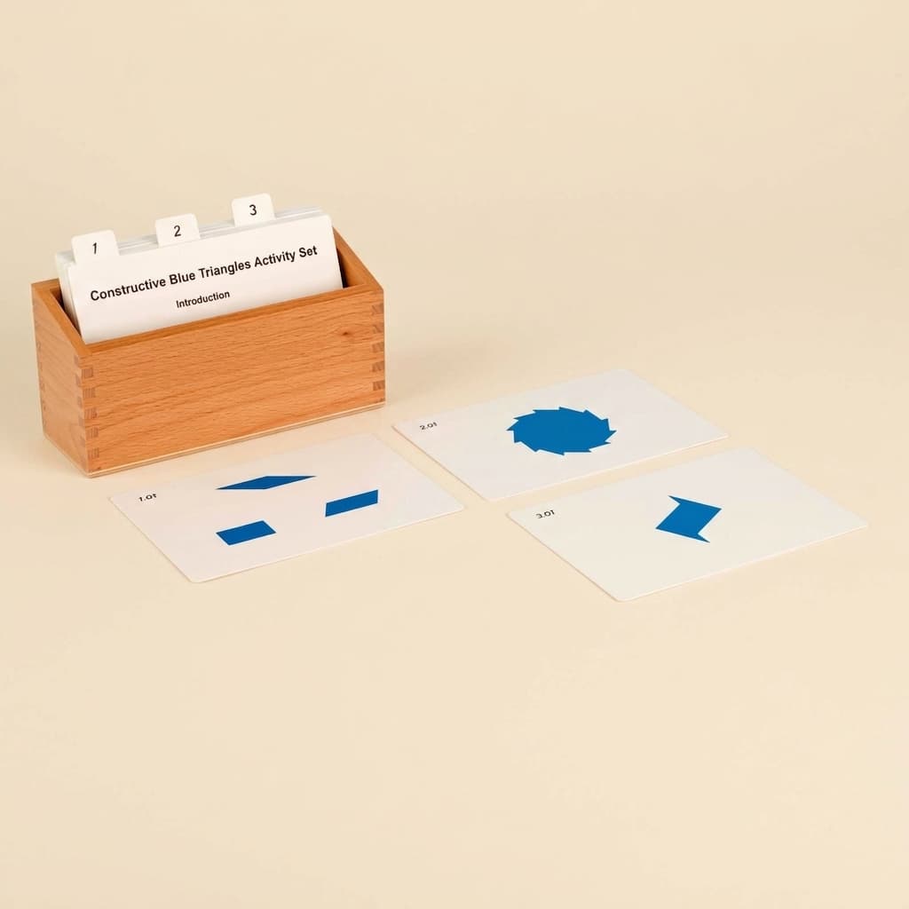 Aktivitätsset mit 12 identischen blauen Dreiecken - Montessori Material | Faborino