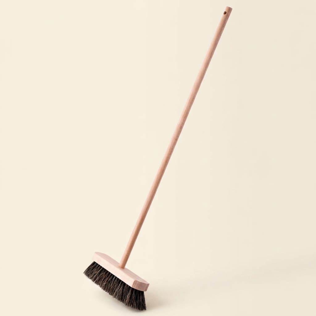 Zimmerbesen: Grob (70 cm) - Montessori Material | Faborino