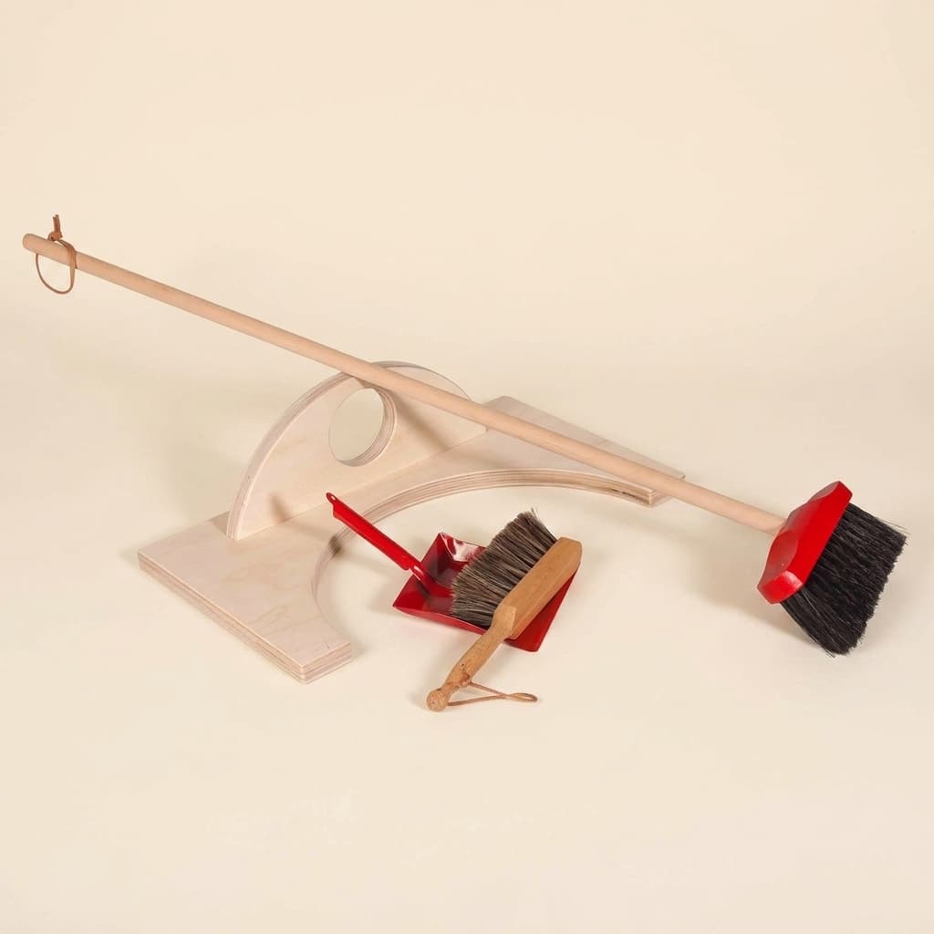 Kehrführung: Bodenpflege - Montessori Material | Faborino