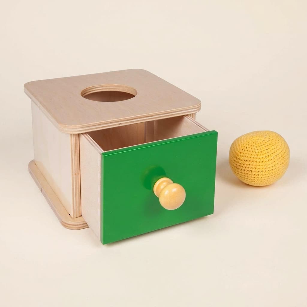 Imbucare box: měkký pletený míček pro jemnou trvalost předmětů - Montessori Material | Faborino