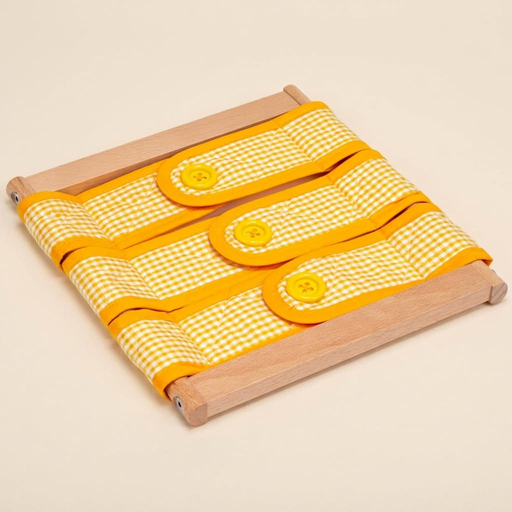 Rámček: 3 Knoflíky: Žlutý Károvaný Jemnomotorický Trénink - Montessori Material | Faborino