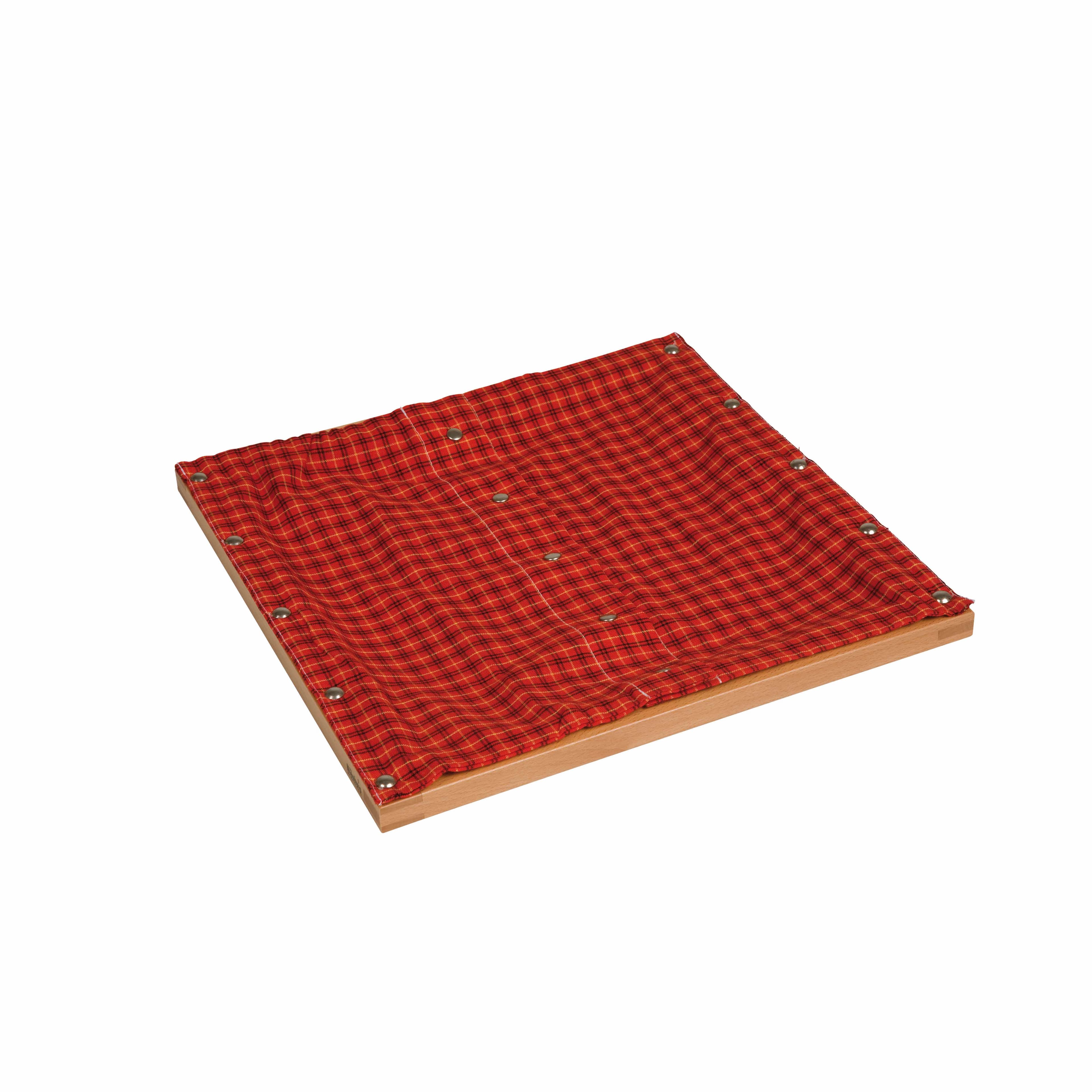 Anziehrahmen: Druckknöpfe — Metallknöpfe auf Rot-Schwarz Karo — Katalogansicht