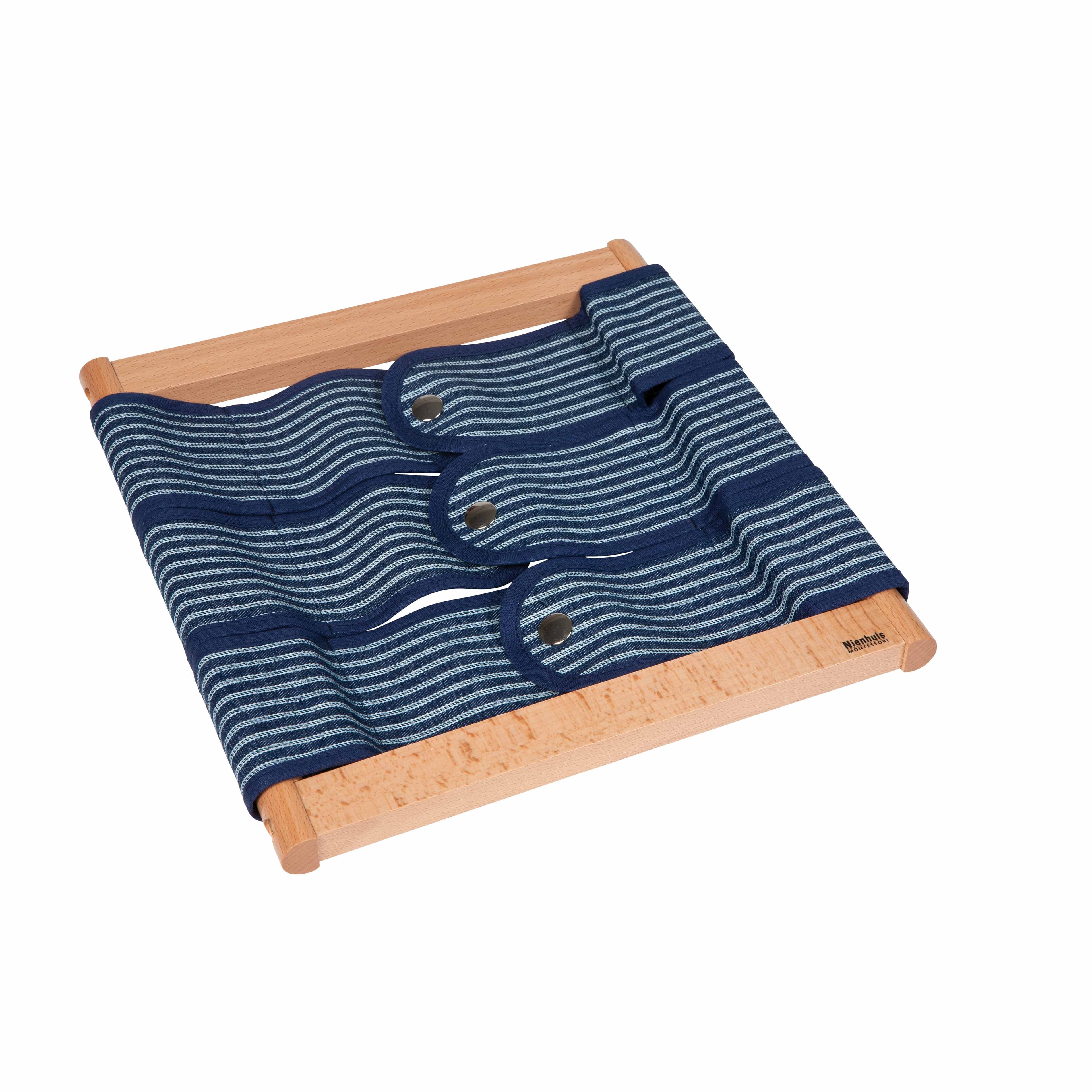 Ankleidungsrahmen: Druckknöpfe — Feinmotorik mit Druckverschluss — Katalogansicht