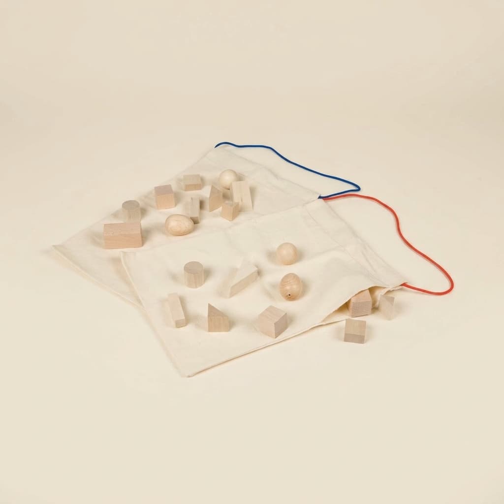 Tajomné vrecká — Hmatové rozpoznávanie geometrických tvarov - Montessori Material | Faborino