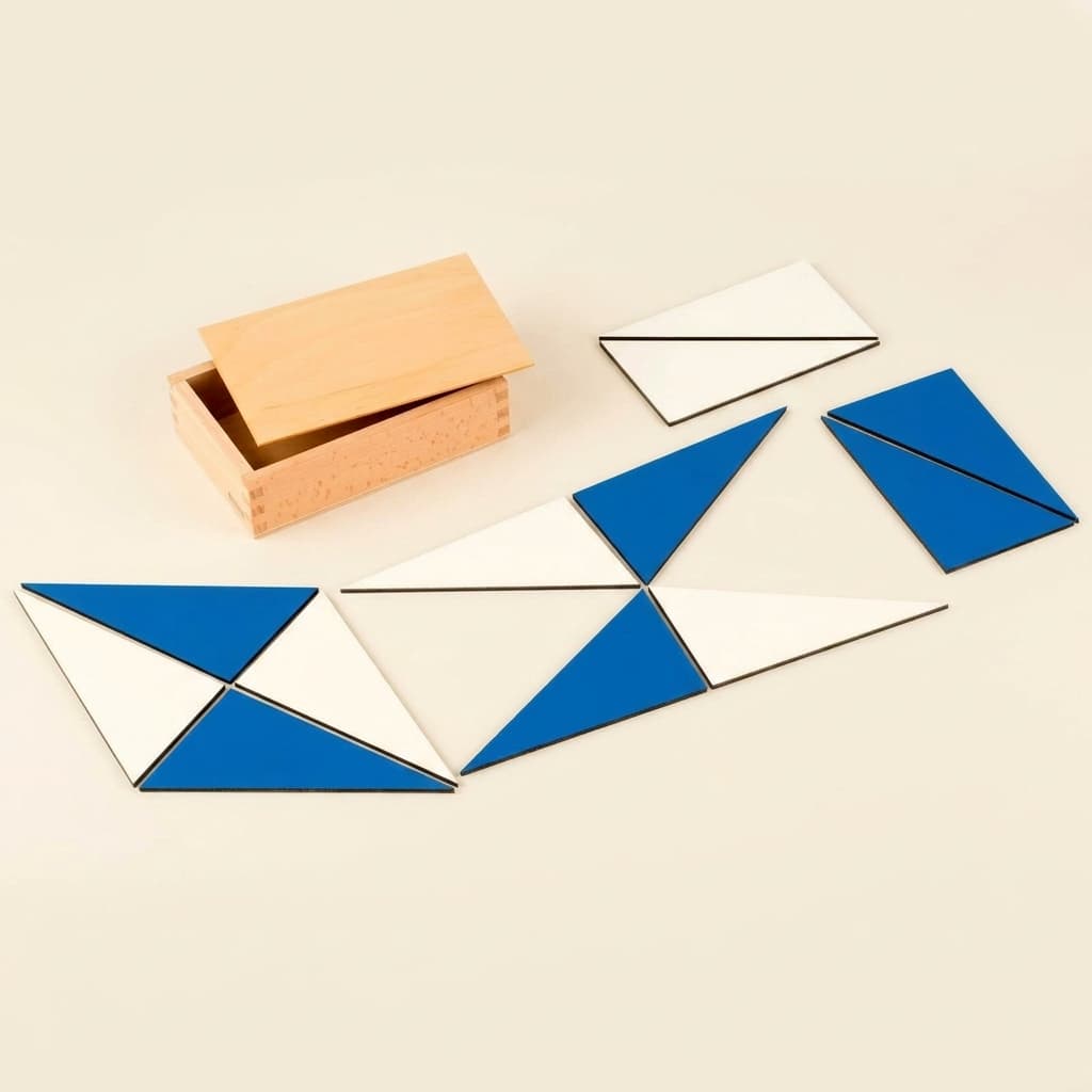 12 identických modrých trojuholníkov - Montessori Material | Faborino