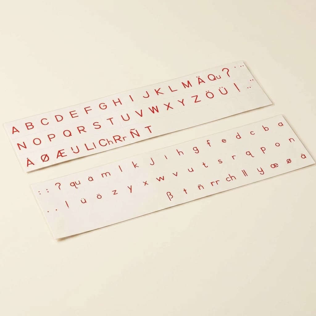 Tištěná abeceda: Mezinárodní tiskací — červená - Montessori Material | Faborino