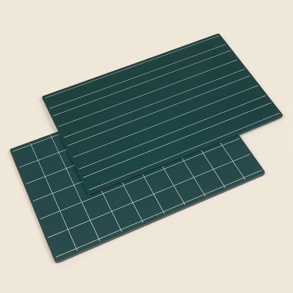 Zelené tabule s dvojitými linkami a čtverečky: Sada 2 ks - Montessori Material | Faborino