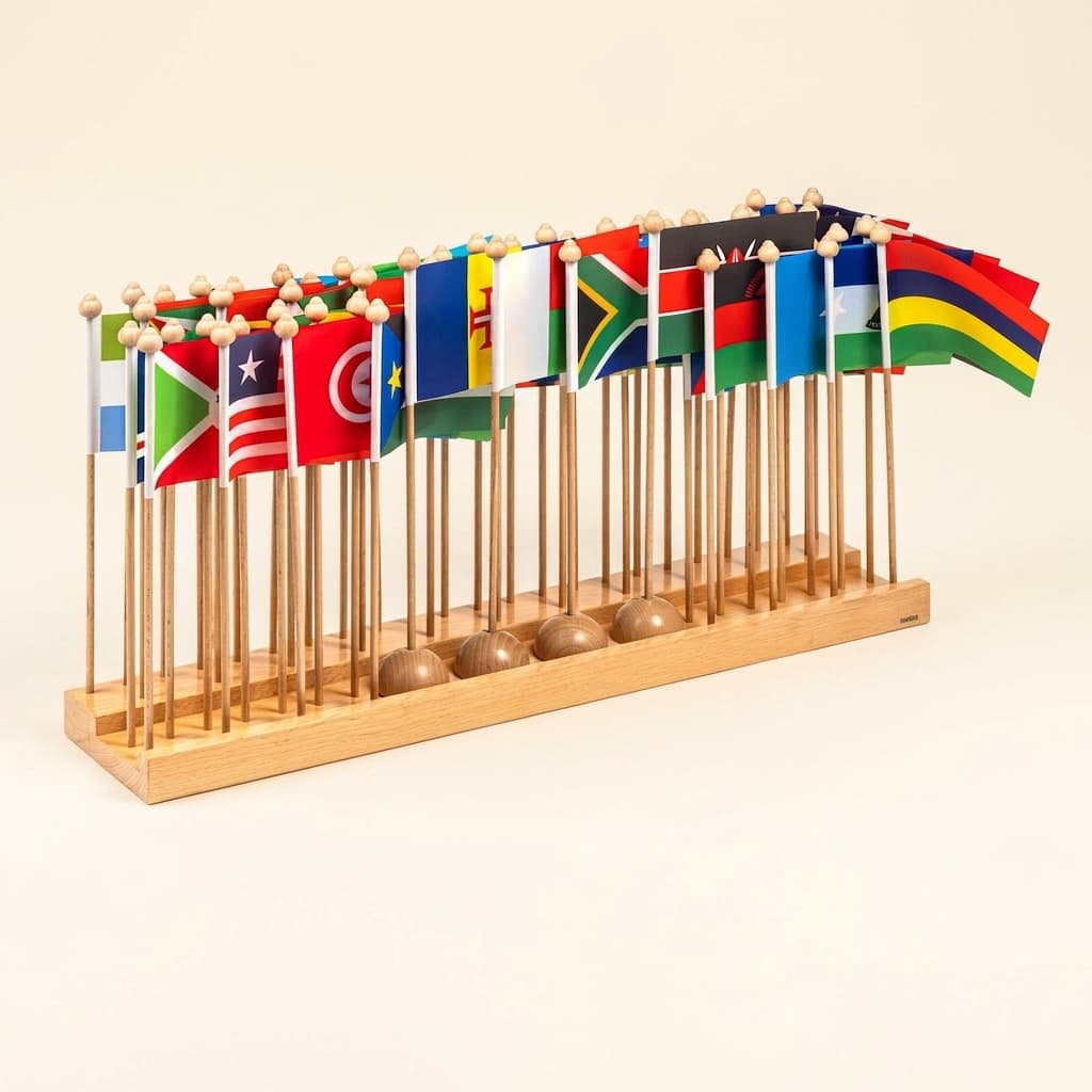 Stojan pre africké vlajky: rozpoznávanie krajín a umiesťovanie - Montessori Material | Faborino